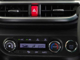 車内を快適に、オートエアコンを装備しています。
