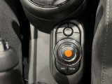 チリ・レッド ヘットアップディスプレイ ACC ドライブレコーダー バックカメラ 黒布シート ミラーETC Bluetooth【正規認定中古車】【全国正規ディーラー保証付/1年・走行距離無制限】