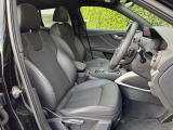人間工学に基づいて設計されたシートは車のもっているドライビングフィールを存分にドライバーに伝えてくれるクオリティの高い仕上がりとなっています。