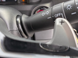 運転席の手元でシフトアップシフトダウンの操作が可能なパドルシフトを装備しています♪