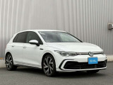 アフターサービスは全国のVolkswagen正規ディーラーで対応。遠方のお客様も安心してご購入いただけるよう、丁寧にサポートいたします。