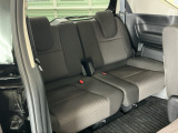 1列目から3列目まで広々大空間です。3列目シートは荷物が多い時や不要な時はアレンジして荷室として使用することが可能で便利に使えます