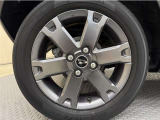 アルミホイール付き!「純正」なので車のデザインともマッチしています。お洒落は足元から。。。といいますから♪