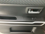 パワーウィンドウのスイッチですよ。運転席に居ながら窓を開け閉めのコントロールできます。
