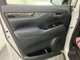 パワーウィンドウのスイッチですよ。運転席に居ながら窓を開け閉めのコントロールできます。