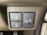 ハンドルの右側にはヘットライトリベライザーとHondaセンシング用のメインスイッチがついています。ヘッドライトリベライザーは道路状況や積荷の加重に応じてライトの高さを調節できます。