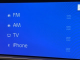 Bluetooth(ブルートゥース)接続機能付き。スマートフォンなどからお気に入りの音楽をワイヤレス再生できます。ドライブがさらに楽しくなりますね。