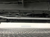 下回りの様子。運転席側からの状態。