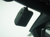 ◆ドライブレコーダー◆映像・音声などを記録する自動車用の装置です。 もしもの事故の際の記録はもちろん、旅行の際の思い出としてドライブの映像を楽しむことができます。