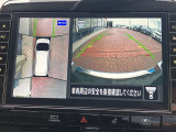 アラウンドビューモニターまるで車を真上から映したような映像で、前後左右の感覚が分かります♪車庫入れや駐車時に大活躍の機能です。