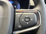 【ステアリングスイッチ】運転中、前方から目線をそらさずにオーディオ等の操作ができるよう、適切に配置されたスイッチ類。安心&快適なドライブを演出してくれる便利な機能です。