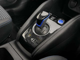 操作が簡単なシフトレバーですのでストレスなく運転が出来ますよ!