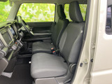 ドライバー席からの視界は良好。運転に必要な情報を的確に捉え、安全なドライブをサポートします。