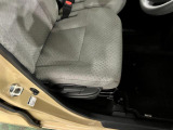 痛みの出やすい運転席シートの角、フロアマット、座面、ともに良好です