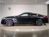 【拘りのFR】BMWが多く採用するFR車。ダイレクトでスポーティな加速感・シャープなハンドリングを実現。縦置きエンジンレイアウトにより、フラットで上質な乗り味です。