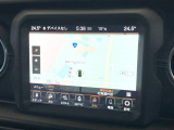 ●純正ナビ:一体感のあるナビは、高級感ある車内を演出してくれます。Bluetooth再生などオーディオ機能も充実しておりますので、運転もより楽しめます♪