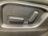 こちらのグレードは助手席にもパワーシートを装備しております!運転席同様お好みで調整が可能です!