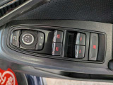 パワーウィンドウのスイッチですよ。運転席に居ながら窓を開け閉めのコントロールできます。