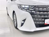 フォグランプ装着車です。暗い夜道の車両前方を明るく照らします
