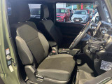 運転席、助手席共に綺麗です!