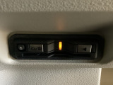 ハンドルの左下にETCがついています。高速道路の料金所の通過も楽々です。 カードの取り出しもしやすい場所についています。