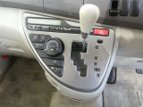オートエアコン装備です。オートで空調を行ってくれるので車内は、とっても快適!だからドライブもさらに楽しい!