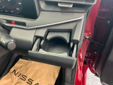 運転席・助手席にドリンクホルダーが付いてとっても便利です。!