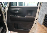 【運転席内ドア 】試乗車上がりで、内装状態も非常に良好です!