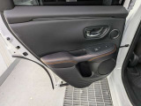 パワーウィンドウのスイッチですよ。運転席に居ながら窓を開け閉めのコントロールできます。