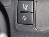 衝突回避支援パッケージ「Toyota Safety Sense」において、昼間の歩行者も検知対象に加えた「プリクラッシュセーフティ(レーザーレーダー+単眼カメラ)」を採用しています。