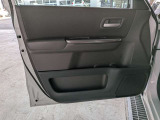 パワーウィンドウのスイッチですよ。運転席に居ながら窓を開け閉めのコントロールできます。
