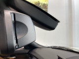 【ルームミラー一体型ETC】BMWといえばルームミラー一体型のETC。ドライバーから差し込めるかたちになっておりますので、差し忘れの際も慌てずにご利用いただけます。
