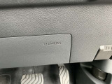 運転席膝前には、ニーエアバックが装備されています。