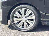 高級感引き立てるアルミ装着車。お洒落は足元からですね!