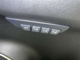 シートメモリー機能装備付きです。シートの位置をそれぞれ記憶しておく事ができるので、ご家族や、複数の方で車を乗られるオーナー様には、便利な機能です。