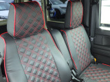 運転席は大きな座面と包み込むような背もたれが身体全体を支えます。上質なシートを採用し長時間の運転やコーナーの多い道も快適です。座ったときの頭上スペースも余裕たっぷりでロングドライブも楽チンです♪