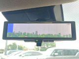 スマートルームミラー装備!車内の状況や天候や明るさに関わらず車両後方のカメラの映像をルームミラーに映し出します!