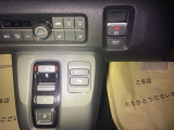 【電子制御パーキングブレーキ】指先で操作が簡単。スイッチを引くだけでパーキングブレーキの操作が可能です。