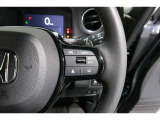 Hondaセンシングの機能のひとつ、アダプティブクルーズコントロール付!アクセルから足を離しても設定したスピードと前車との車間を保ち走行してくれます!車線維持もアシスト☆高速道路で疲労軽減ですね☆