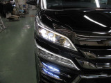 高輝度でしかも消費電力の少ないLEDをハイ、ロービームに採用。