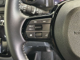 ステアリングにオーディオ操作スイッチが付いています。オーディオ画面に直接タッチしなくても操作が出来ますので、運転に集中できます。