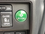 ECONモードの機能として、「燃費が良くなるアクセル制御」があります。アクセルペダルを余分に踏み込んでしまった場合でも、自動的に燃料の噴射量を抑え、エンジンの効率が良い領域で働かせるようにします。