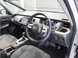 ◆視界広々で非常に運転しやすくロングドライブでも疲れを感じさせないすっきりとまとまったインパネ周りです。