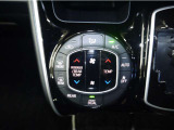 【オートエアコン】設定した温度になるように車が自動で風量や吹き出し口、冷暖房の強さを調整してくれるエアコンです。一度温度を設定すれば、自動で快適な室温を保ってくれるので運転に集中しやすいですよ♪