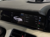 弊社2階のショールームにて約14台の車両を展示しております。色とりどりのポルシェと共にご来場お待ちしております。