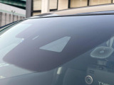 【スマートシティブレーキサポート】低速走行中に前方の車両等を認識し、衝突しそうな時は警報とブレーキで衝突回避と被害軽減をアシスト。より安全にドライブをお楽しみいただけます。