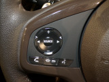 【ステアリングリモコン】ステアリングにオーディオ調節可能なスイッチが装備されていますので運転中でも視線をそらさずにオーディオの調節が可能です!