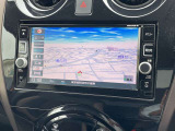 日産純正のカーナビが付いておりますので知らない所でもサポートしますので安心ですね。色々な機能でドライブも快適ですね。