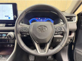 ステアリングスイッチ搭載!手を離さずに手元のスイッチでさまざまな操作が可能。運転中、視線をそらさなくても操作ができて安全です!