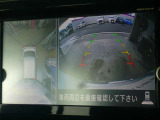 ☆全周囲カメラが駐車をアシスト☆4つの高解像度カメラで車の周囲を撮影!見えにくい死角の駐停車も驚く程に楽々です。バックカメラは、車庫入れの時は勿論、後方の安全確認もできて安心です♪